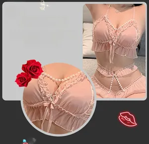 Détails de lingerie en dentelle rose avec perles et volants multicouches élégants