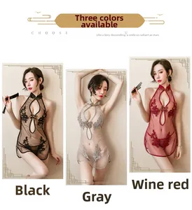 Gros plan détaillé de lingerie cheongsam sexy avec broderie florale et résille fine