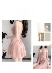 Vista dettagliata della lingerie in mesh rosa trasparente con fiocco e finiture in pizzo