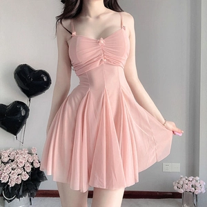 Babydoll rosa in rete trasparente con decorazioni floreali e orlo a pieghe per donna