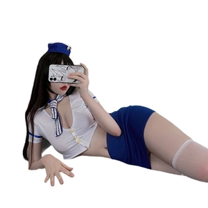 Ensemble uniforme d'hôtesse de l'air sexy avec haut court bleu et blanc et minijupe