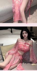 Détail d'un ensemble de lingerie en mesh rose floral de style broderie traditionnelle