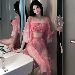 Ensemble pyjama sexy en maille rose à fleurs avec jupe fendue et haut transparent voilé