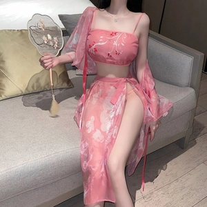 Lingerie trois pièces rose style Hanfu avec broderies et robe de chambre en soie diaphane