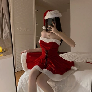 Costume de Noël pour femme avec robe en velours rouge et bonnet de Père Noël