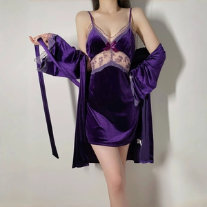 Ensemble de pyjama en velours violet avec dentelle et peignoir à manches longues