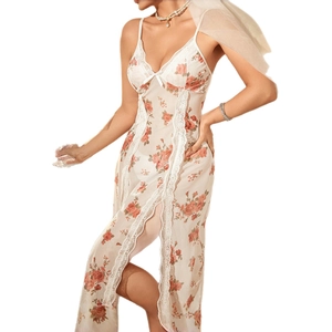 Nuisette en mesh blanc à fleurs avec dentelle et fentes latérales hautes pour femme