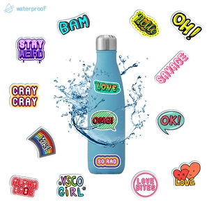 50 stickers alphabet de dessin animé étanches sur gourde bleue avec éclaboussures
