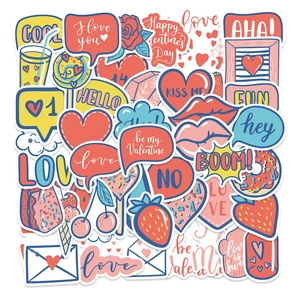 Détail d'autocollants imperméables de Saint-Valentin avec motifs de cœurs et dessins animés