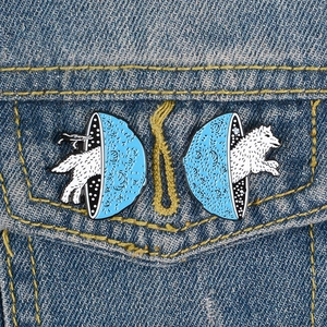 Broche Émaillée Créative Design Loup Lune Dessin Animé Animal Badge Revers Broche Alliage Bijoux Pour Sac À Dos Veste Femmes Hommes