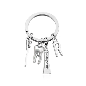 Portachiavi dentale creativo con spazzolino, dente, dentifricio e ciondolo con lettera R