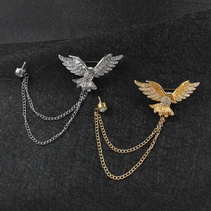 Broche aigle étincelante avec ailes en cristal et double chaîne à pampilles en or et argent