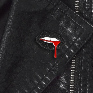 Gothic Punk Black Glitter Lips Brooch With White Teeth Red Blood Drip Creative Alloy Enamel Pin For Clothing Bags Jewelry