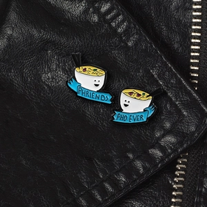 Set de pin's émaillés bols de Pho avec sourires et jeux de mots Phriends sur cuir noir
