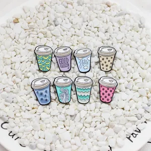 Lot de 8 broches tasses à café en émail coloré aux tons macaron et motifs vagues