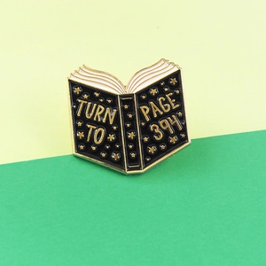 Alloy Enamel Open Book Brooch Turn To Page 394 Quote Pin Black Gold Magic Stars Badge Jewelry For Clothes Backpack Decoration
