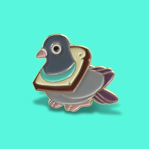 Insigne créatif en émail de pigeon portant du pain de mie avec détails colorés