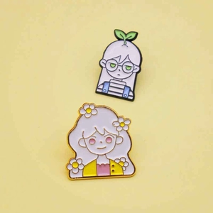 Broches mignonnes en émail avec accessoires de fleurs et motifs de personnages à lunettes
