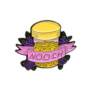 Broche en émail fleur avec bouteille de levure jaune et roses violettes élégantes