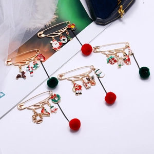 Broches en Alliage de Noël Dessin Animé Père Noël Renne Arbre Émail Épingles Avec Pompon Bijoux Festifs Cadeaux pour Femmes Enfants