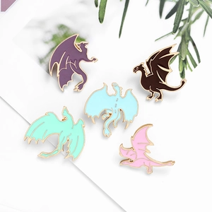 Épingle en Émail Dragon Volant de Dessin Animé Broche en Alliage Créative Badge de Dragon Mythique Coloré pour Vêtements Sac à Dos Bijoux Cadeau