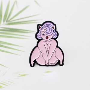 Spilla in Smalto per Donna dei Cartoni Animati in Lega Capelli Viola Orecchie da Gatto Sexyfation Design Badge alla Moda Gioielli