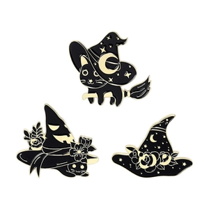 Lot de 3 broches d'Halloween en émail avec chat noir, chapeau de sorcière et balai