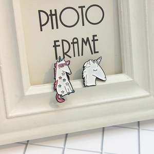 Lot de broches licorne en émail avec motifs d'étoiles aux tons rose et menthe