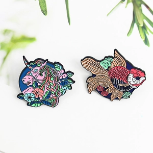 Broche en Alliage Émaillé Goutte d'Huile Mignon Dessin Animé Poisson Rouge Licorne Badge Animal pour Femmes Hommes Veste Sac à Dos Bijoux