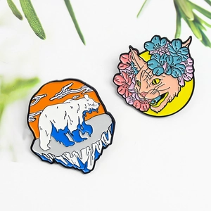 Spilla in Lega Smaltata Artistica Orso Polare Ghiacciaio Gatto Sfinge Fiore Floreale Cartone Animato Distintivo Gioielli per Donna Uomo Regalo di Moda