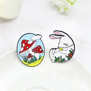 Broche de Esmalte de Champiñón Conejo Blanco de Dibujos Animados Aleación para Ropa Bolsas Insignia Decorativa Joyería Regalo Mujer