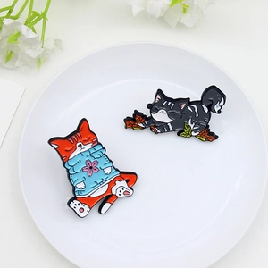 Süße Cartoon Katze Emaille Pin Legierung Tropf Öl Tier Brosche Kirschblüte Blauer Pullover Orange Katze Herbstlaub Graue Katze Schmuck