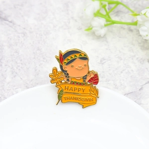 Broche de Thanksgiving fille avec feuilles d'érable colorées et ruban Happy Thanksgiving