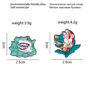Detailed size specifications for shark and wolf enamel flower pins with weight in grams