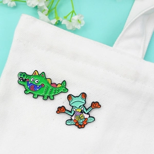 Broches en émail dessin animé crocodile et grenouille sur fond de toile blanche