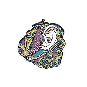 Broche créative en émail maman escargot et ses bébés style artistique fantastique