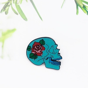 Broche en Alliage Émail Crâne Punk Gothique Avec Rose Épinglette Badge Squelette de Fleur Créatif pour Décoration de Sac à Dos Vêtements