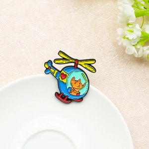 Mignonne Broche Émaillée Chat De Dessin Animé Volant En Hélicoptère Badge En Alliage Animal Motif Cœur Bijoux Peints Cadeau