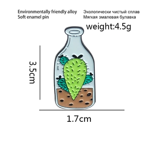 Broche en émail cactus dans une bouteille en alliage écologique et émail souple