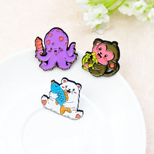 Kreative Cartoon Tier Emaille Pin Affe Mit Banane Eisbär Mit Fisch Oktopus Brosche Abzeichen Für Kleidung Taschen Kinder