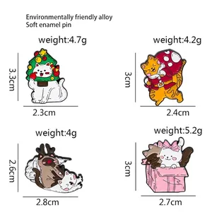Ensemble de broches émaillées chats de Noël avec renne et boîte cadeau festive