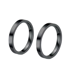Set aus zwei minimalistischen schwarzen Titanstahl-Ringen für Damen und Herren Schmuck