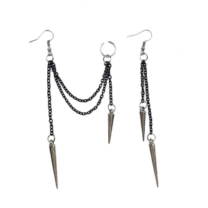 Boucles d'oreilles punk asymétriques à pampilles avec chaîne noire et pointes