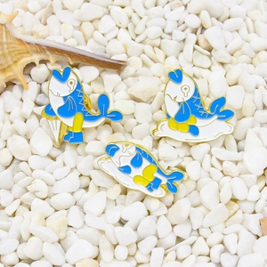 Broche en émail Poisson de Dessin Animé en Alliage Koi Requin Broche de Revers Motif Parapluie Mignonne Broche d'animal pour Vêtements Sacs Bijoux Décoration Cadeau