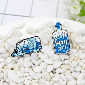 Enamel drifting bottle dream and friend brooch set on decorative white stones