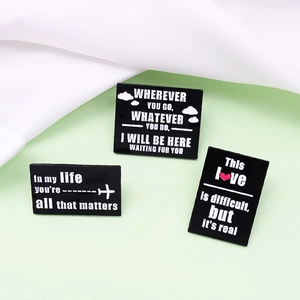 Mode Legierung Emaille Brosche Pin Inspirierende Englische Phrase Schwarz Weiß Rechteckige Badge Herz Flugzeug Wolke Schmuck Für Unisex Paar