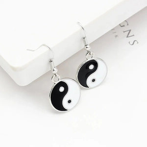 Creativi Orecchini a Pendente Tai Chi Yin Yang in Lega per Donna Minimalisti Smalto Bianco e Nero Orecchini a Goccia Tondi Gioielli di Moda