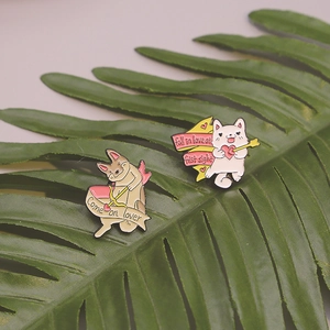 Set de broches de esmalte de gato blanco y perro marrón con flecha de Cupido