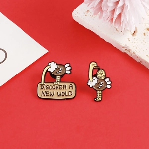 Détail de pins autruche en émail avec panneau Discover a New World et thème coquille d'œuf