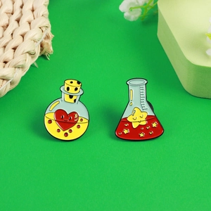 Set di spille creative in smalto con flaconi di chimica, cuori e stelle cartoon